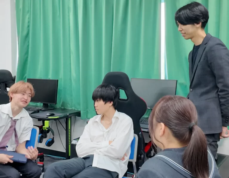 【3年生　WEBデザインコース】SNSで学校の魅力を発信！🤳✨