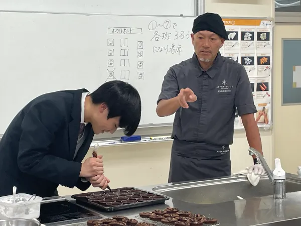 アステリスク和泉シェフ実習【１学年パティシエコース希望者】
