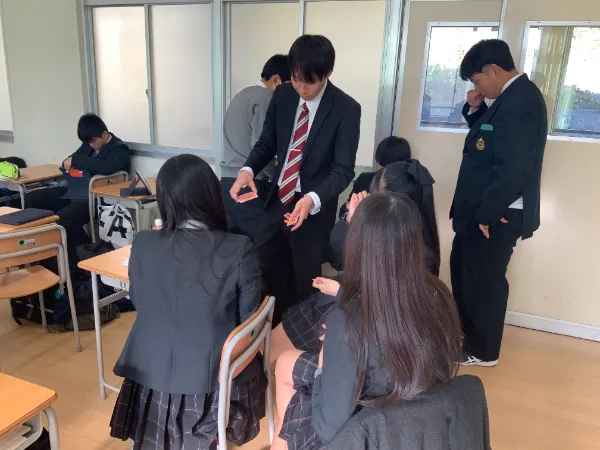 【1学年】総合的な探究の時間（マジックゼミ）