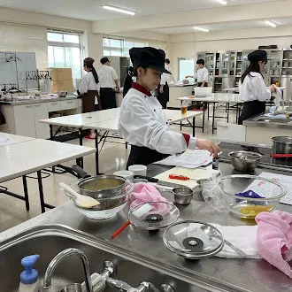 【3年パティシエコース　調理実習】カラフルな東南アジアスイーツに挑戦！