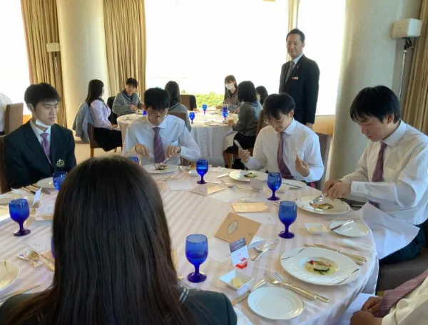 【調理パティシエコース】テーブルマナー講習 in グランドプリンスホテル広島