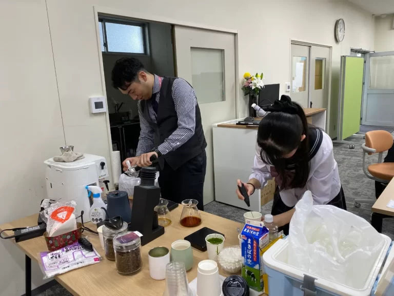 校内にカフェスタンドがオープン☕️✨