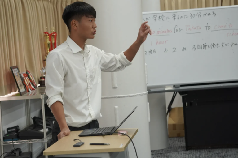 生徒による歴史の研究授業を行いました！