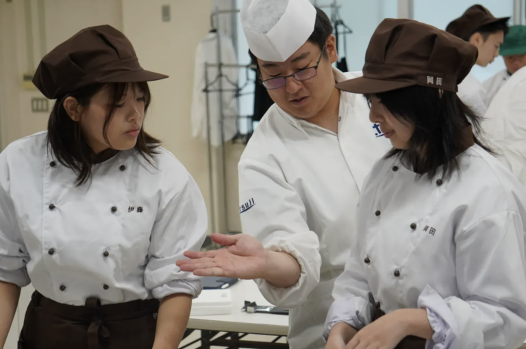 【調理・パティシエコース】辻調理師専門学校による特別実習を実施しました！
