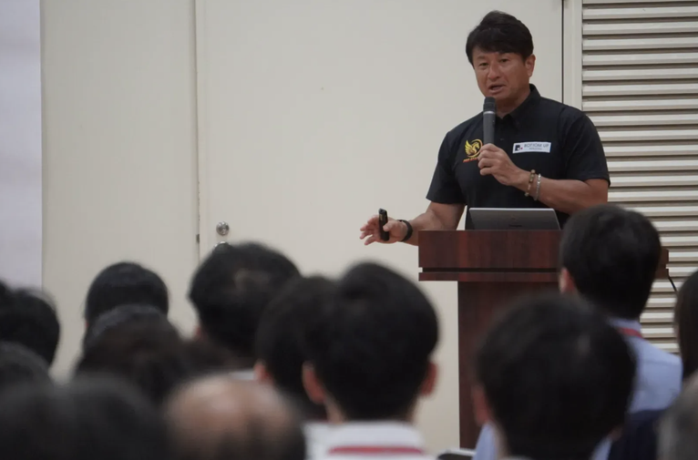 「ボトムアップが学校を変える」教職員合同講演会を開催しました！